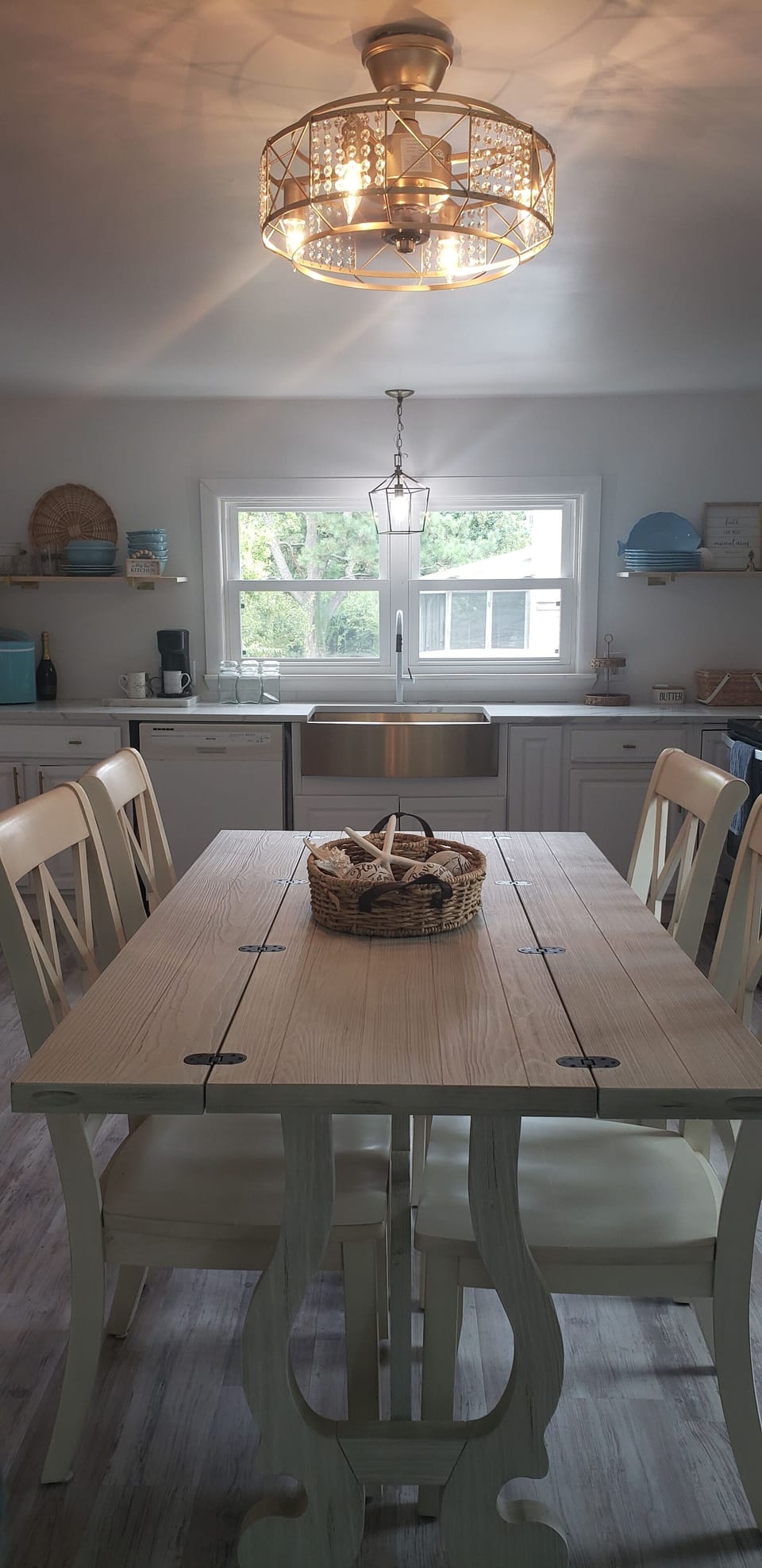 Seating for 6.  Deep Gold Farmhouse Sink.