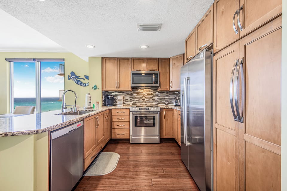 Full Kitchen with a View!