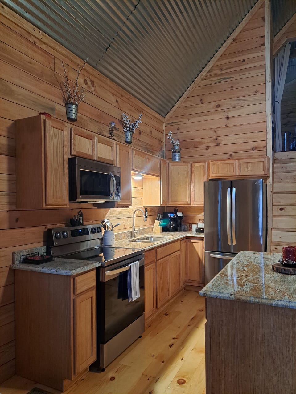 A view of the amenities available in the kitchen.