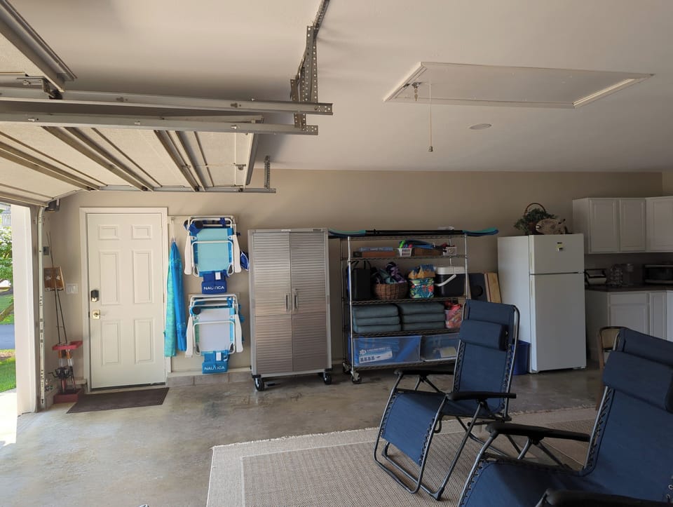 Garage: Outdoor Dinning and Entertaining