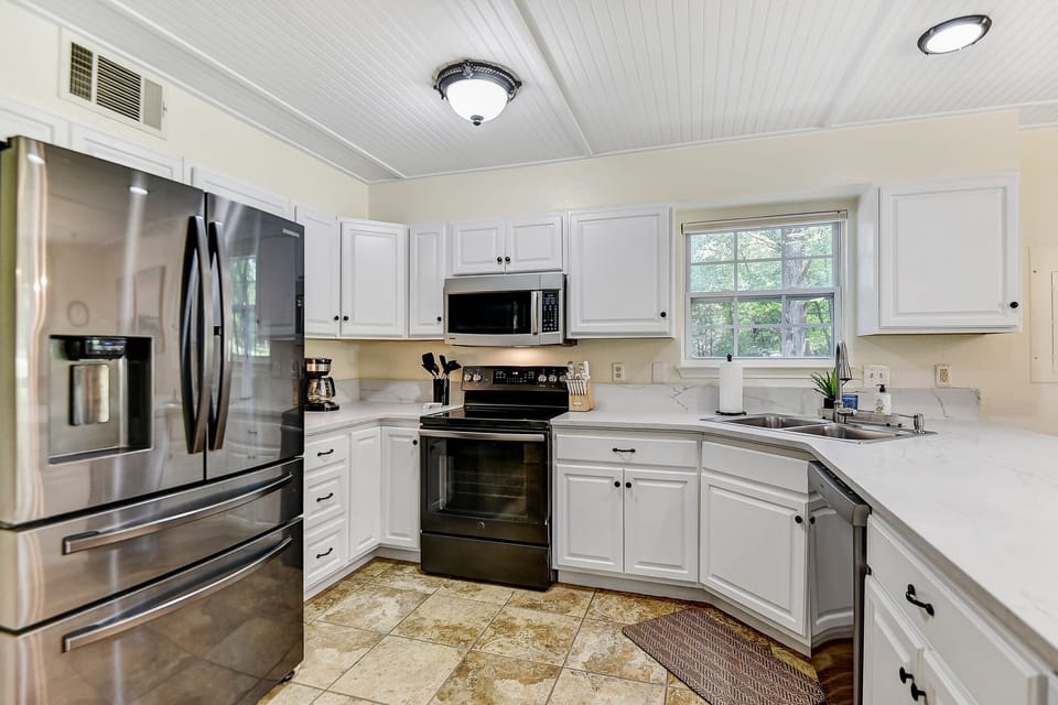 Kitchen with stainless steel full size appliances