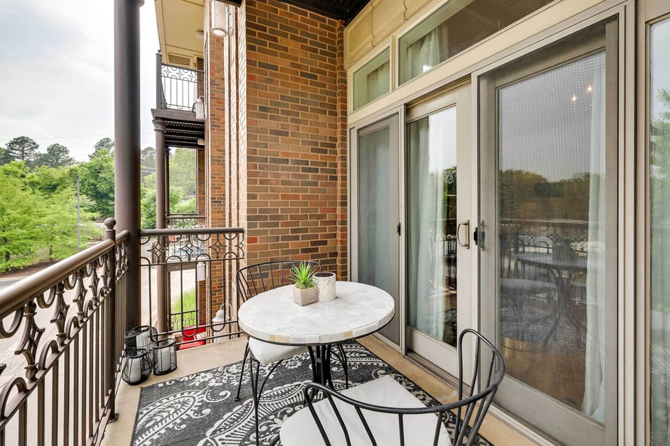 Balcony | Outdoor Dining Area