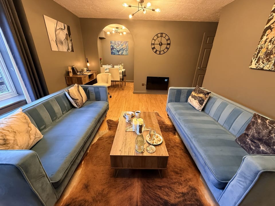 Book direct for 10% off at hutchlifestyleapartments.com