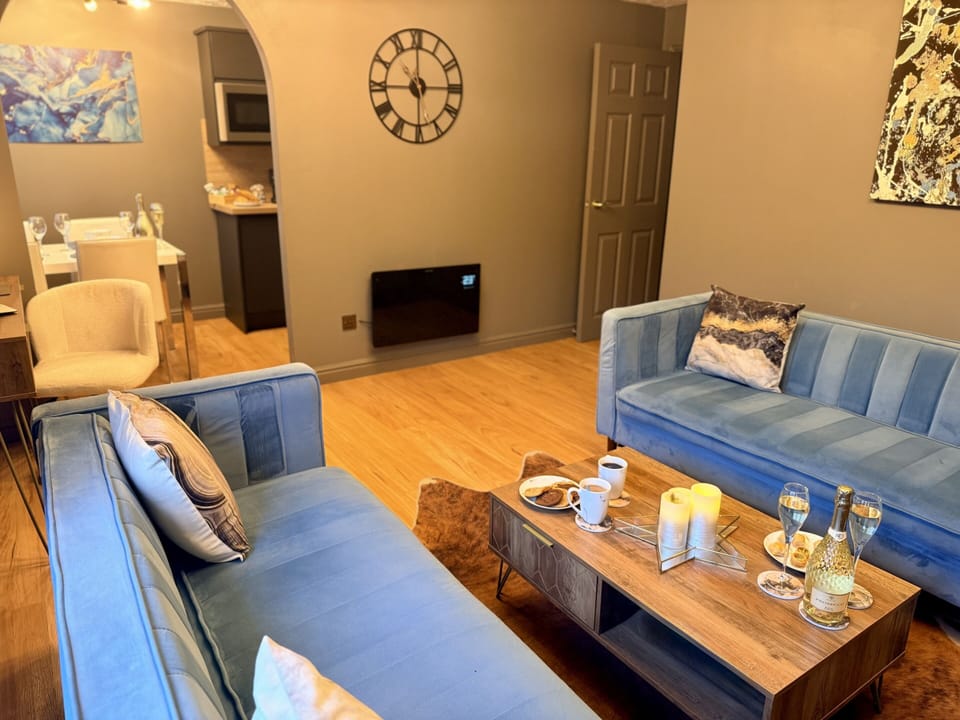 Book direct for 10% off at hutchlifestyleapartments.com