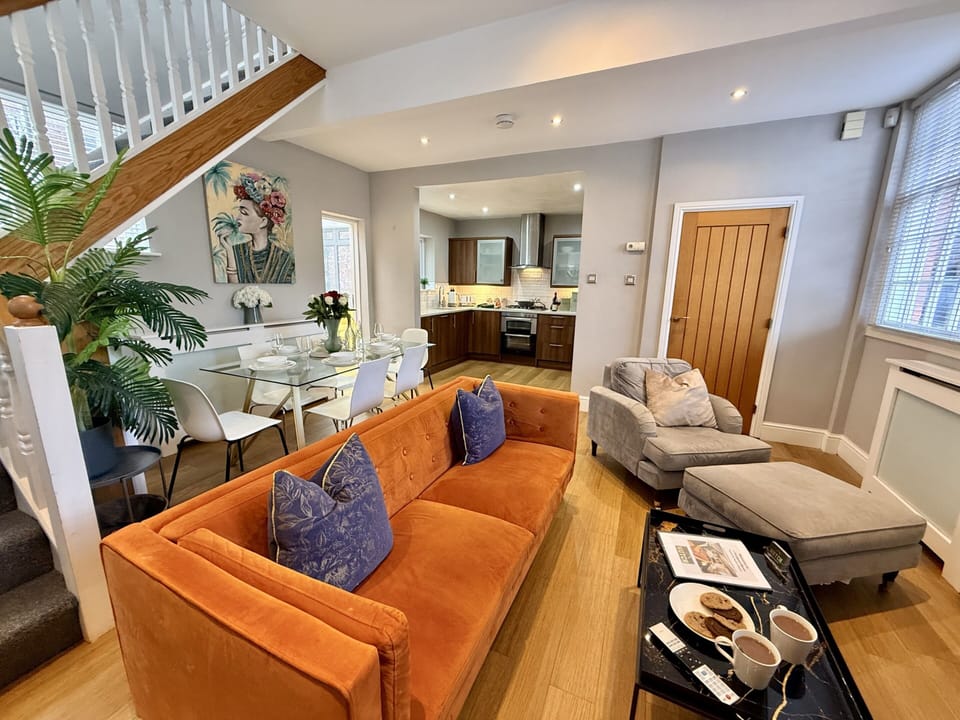 Book direct for 10% off at hutchlifestyleapartments.com