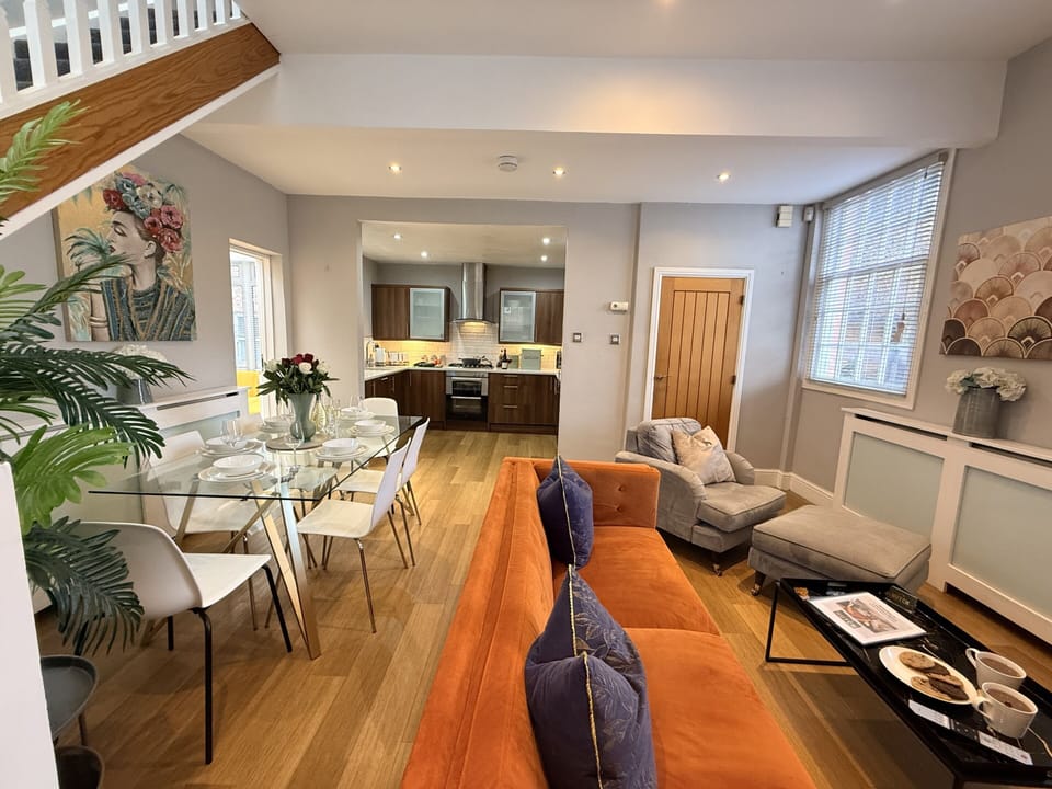 Book direct for 10% off at hutchlifestyleapartments.com