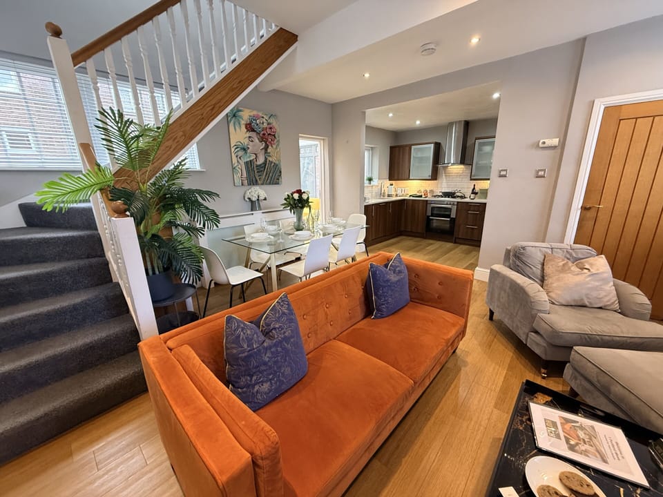 Book direct for 10% off at hutchlifestyleapartments.com