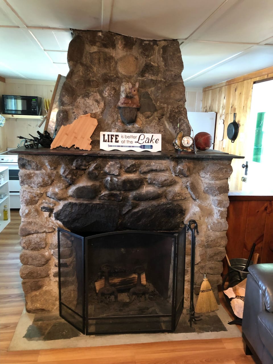 Working wood burning fire place for cool nights!