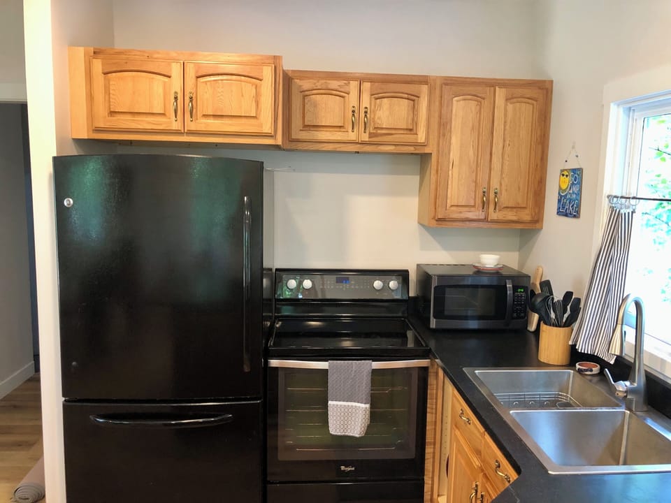 Simple kitchen yet all the amenities!