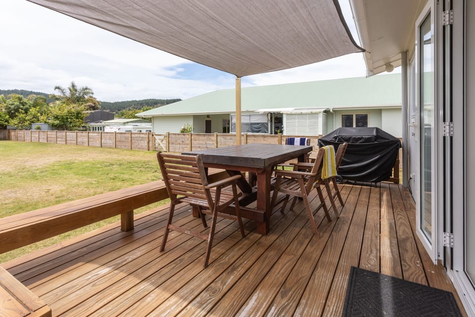 Outdoor dining and BBQ