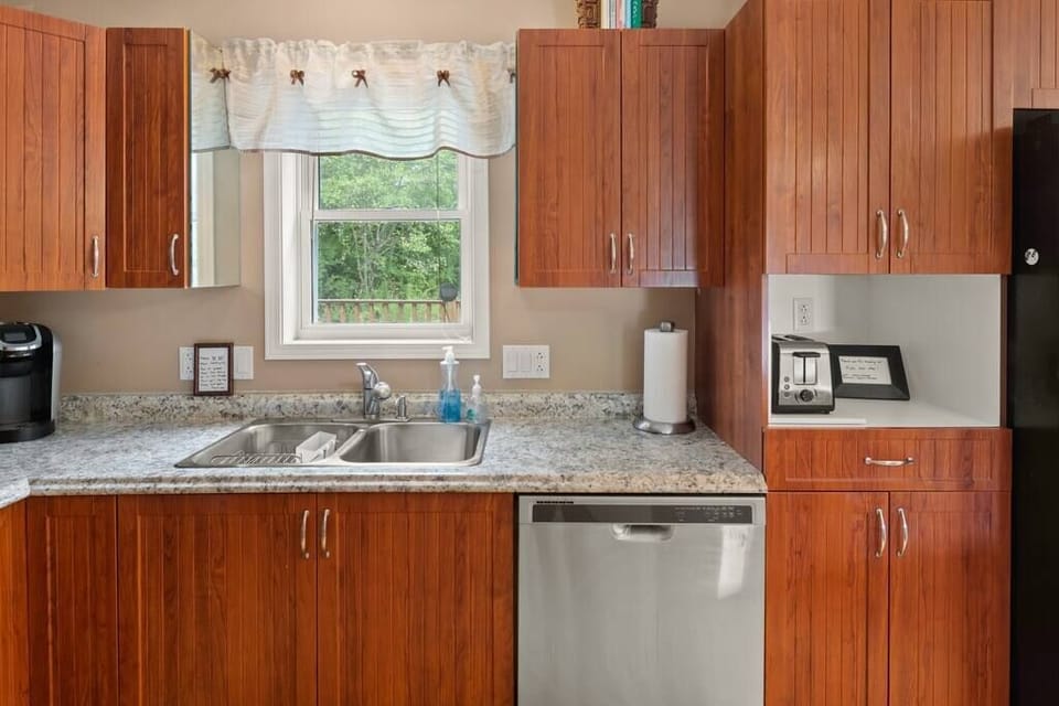 Townhome minutes to Main St, Pond & Mountain Views (142)