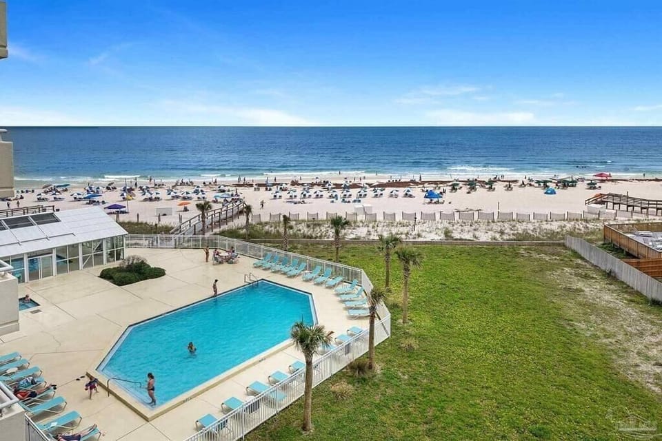 Oceanfront, 2 pools, Beach Service Lots of Elevators, very convenient.  Big private patio with Ocean Breeze.
