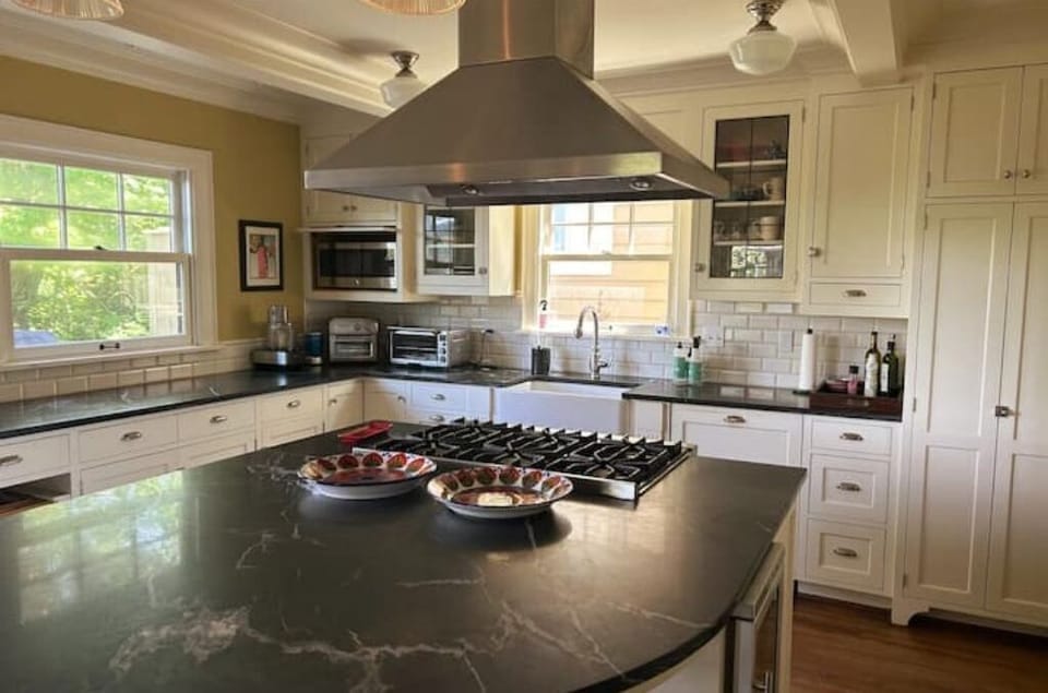 Gourmet kitchen 