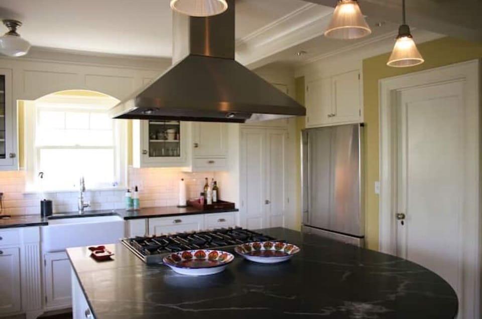 Gourmet kitchen