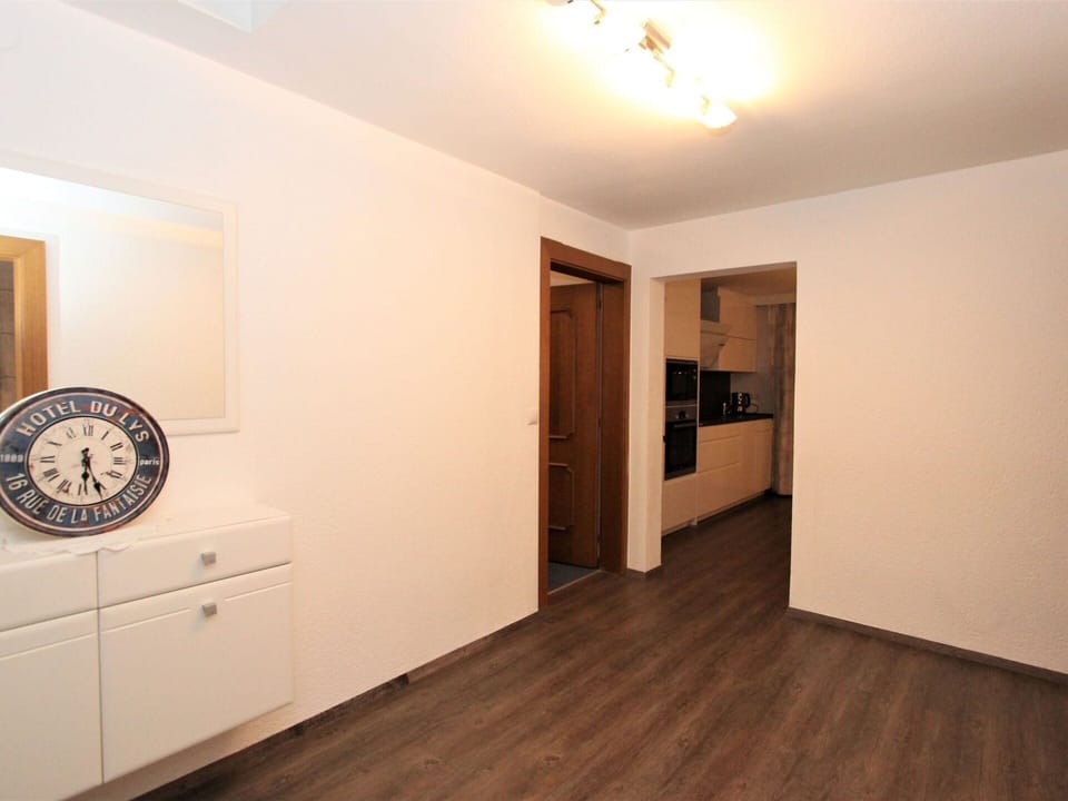 Brown, Property, Building, Wood, Lighting, Interior Design, House, Flooring, Floor