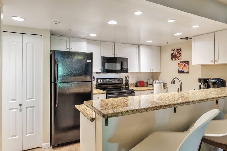 Kitchen with Microwave, Keurig and traditional Coffee maker