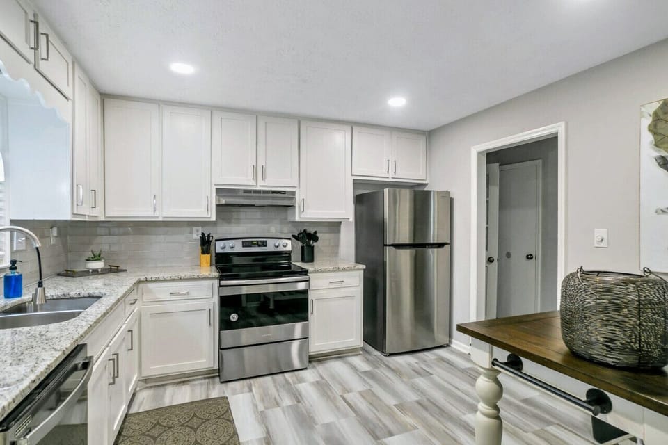 Well furnished kitchen