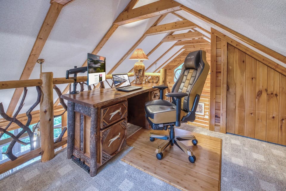 Desk/chair - loft 