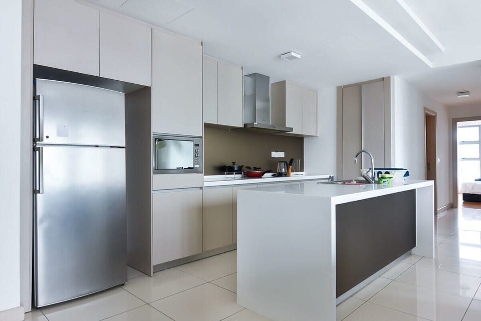 A well and equipped kitchen.