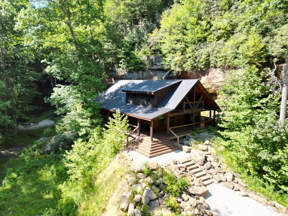 Cabin of Freedom Falls tucked back in the back of Paradise Valley for full seclusion.
