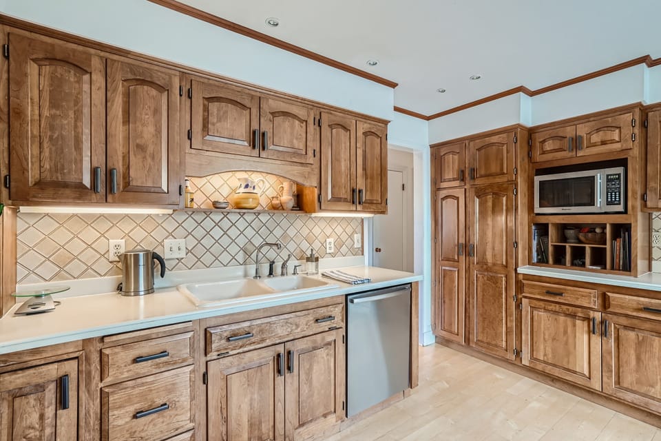 Fully Stocked Kitchen