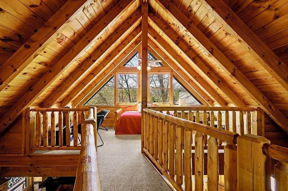 Beautify cabin with a wooded view