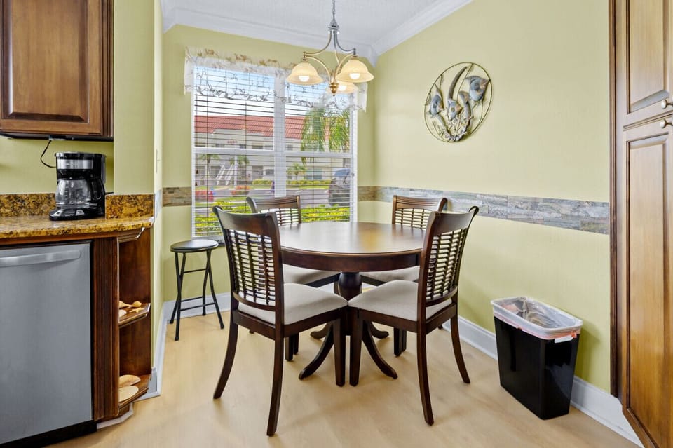 Dining Area for 4