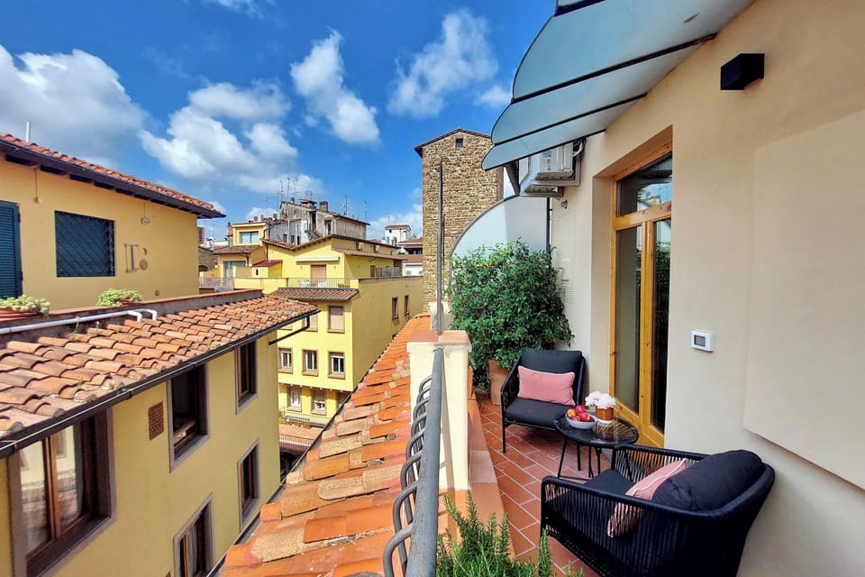 Lovely feature to have this outdoor space in Florence!