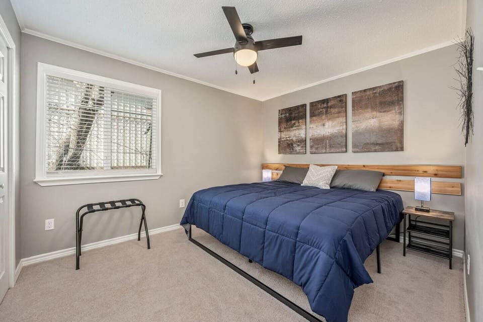 Bedroom 2- King bed