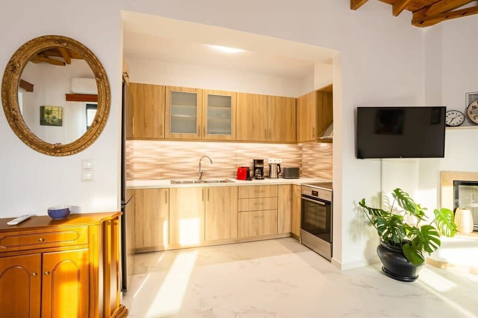 Enjoy the fully equipped kitchen