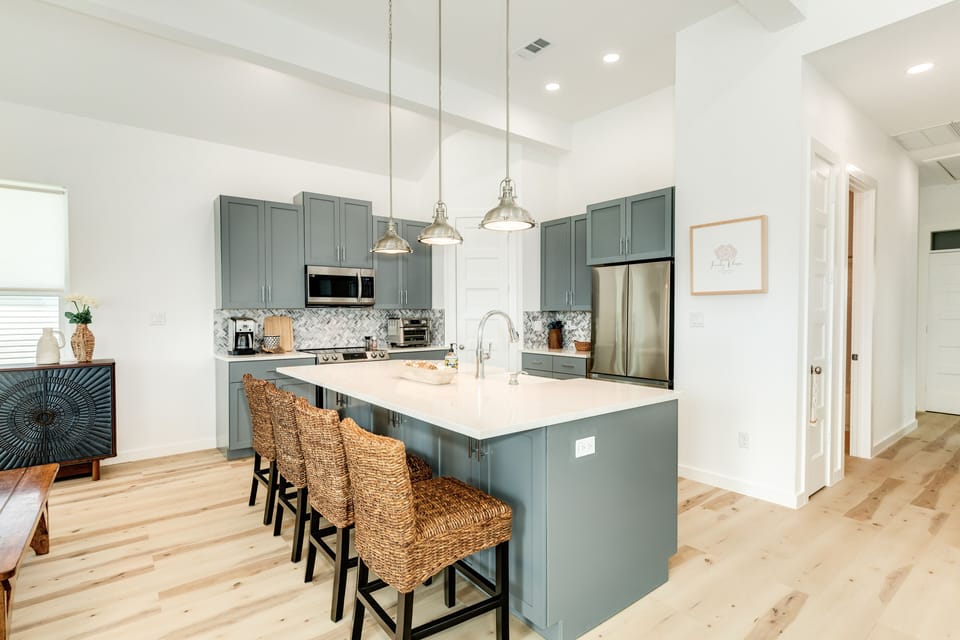 Sit up to 4 at the breakfast bar