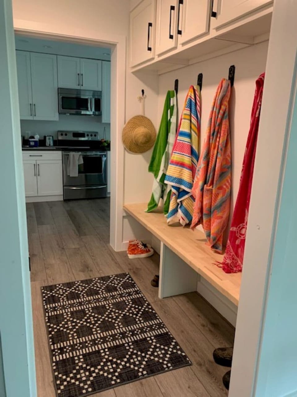 Mud/laundry between kitchen & rear foyer. Bench & hooks across from full sz W/D.