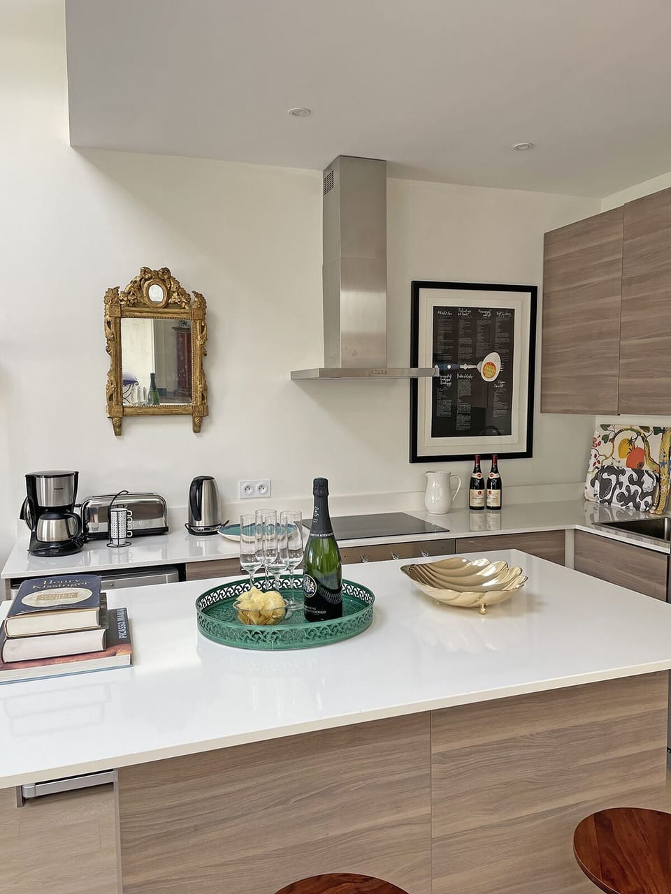 The fully-equipped kitchen