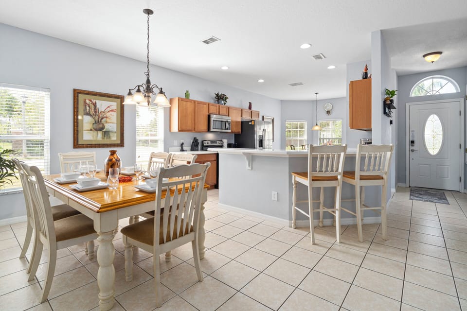 Open plan Kitchen with breakfast Bar