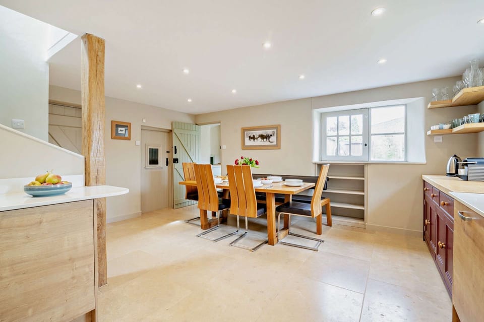 Smuggsbarn Cottage Dining Room - StayCotswold