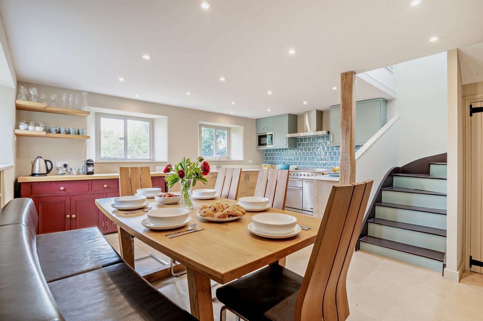 Smuggsbarn Cottage Dining Room - StayCotswold