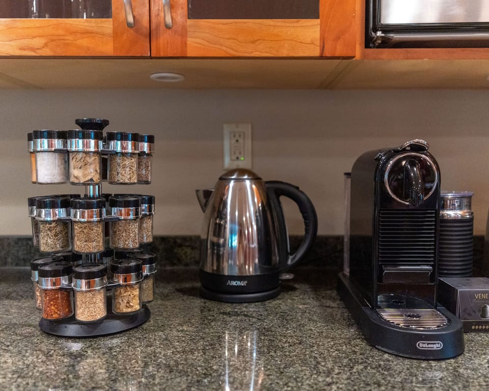 Kitchen amenities
