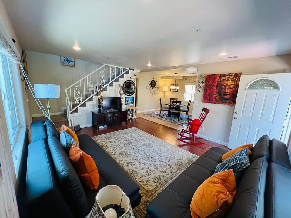 Living & Dinning Room!