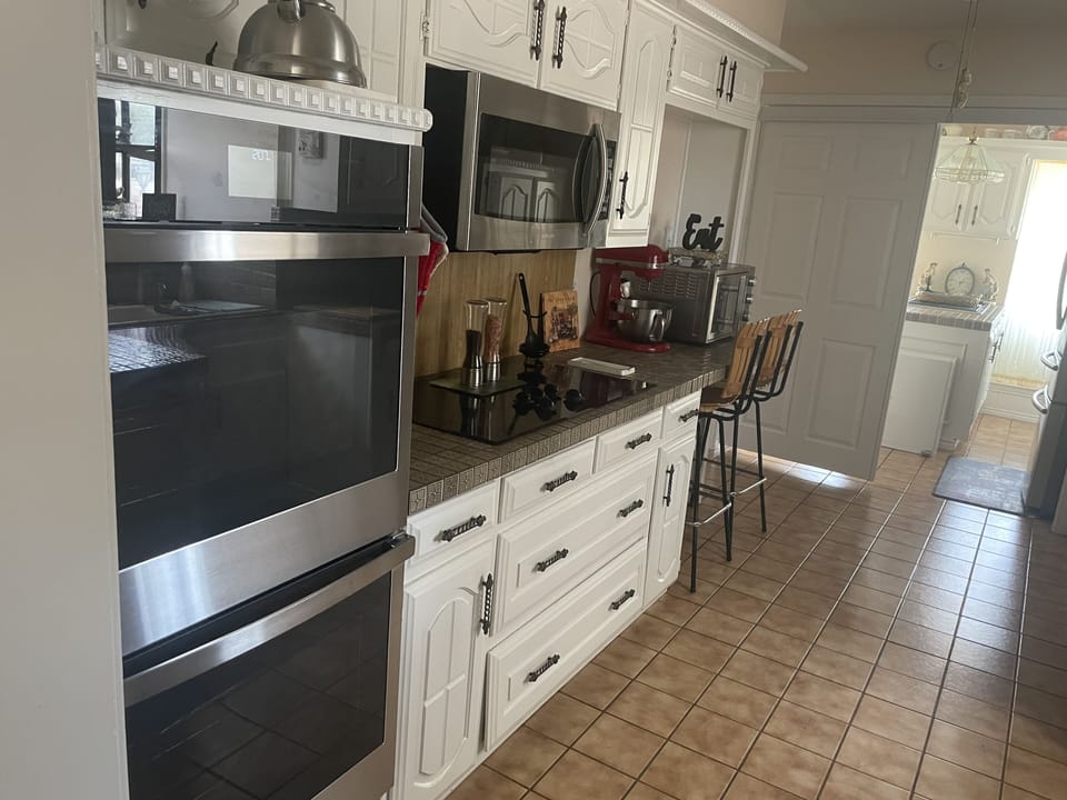 Gourmet fully stocked kitchen