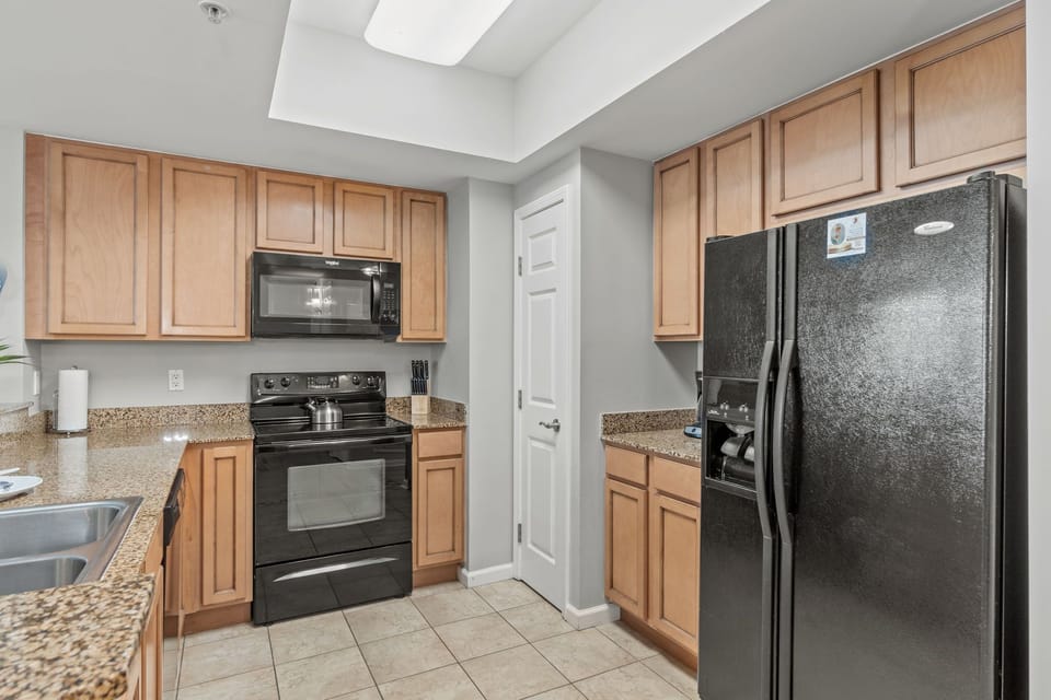 Beautiful updated kitchen, granite countertops