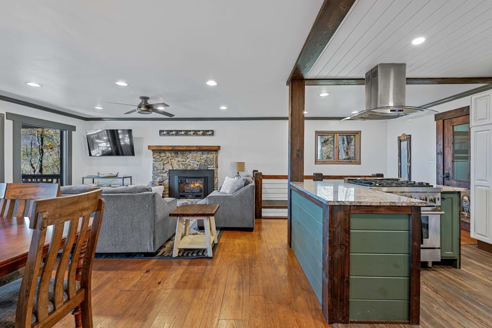 The open concept floor plan is perfect for entertaining family, friends, and guests. Take in the lon (4)