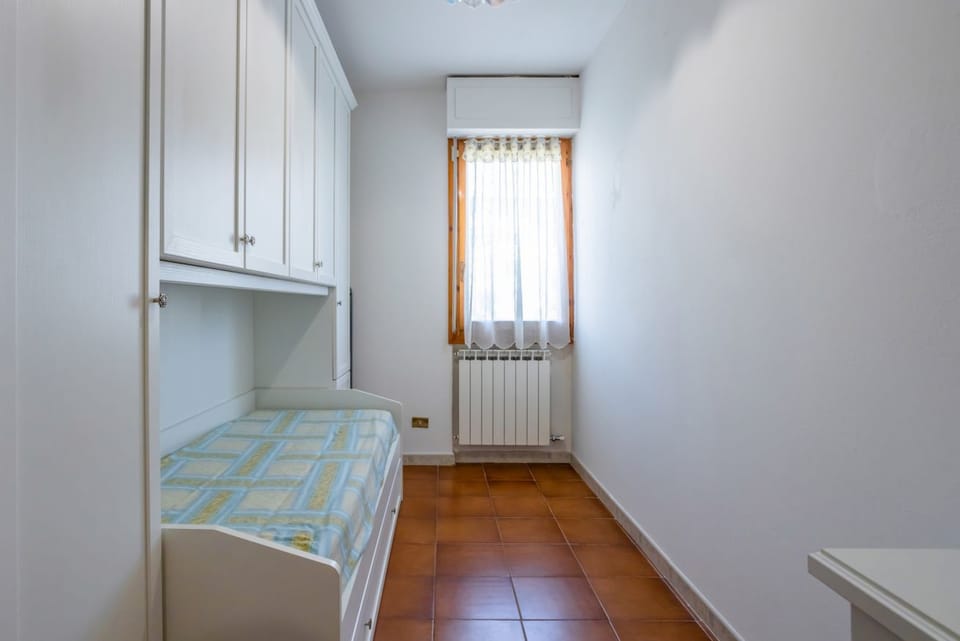GuestHost - Cozy and roomy apartment 93 sqm located on the first floor of a building WITHOUT a lift (stairs to access) can accommodate up to 6 people. The property, equipped with all the main comforts: bars, restaurants, supermarkets and pharmacy.The acc Apartment in Viareggio