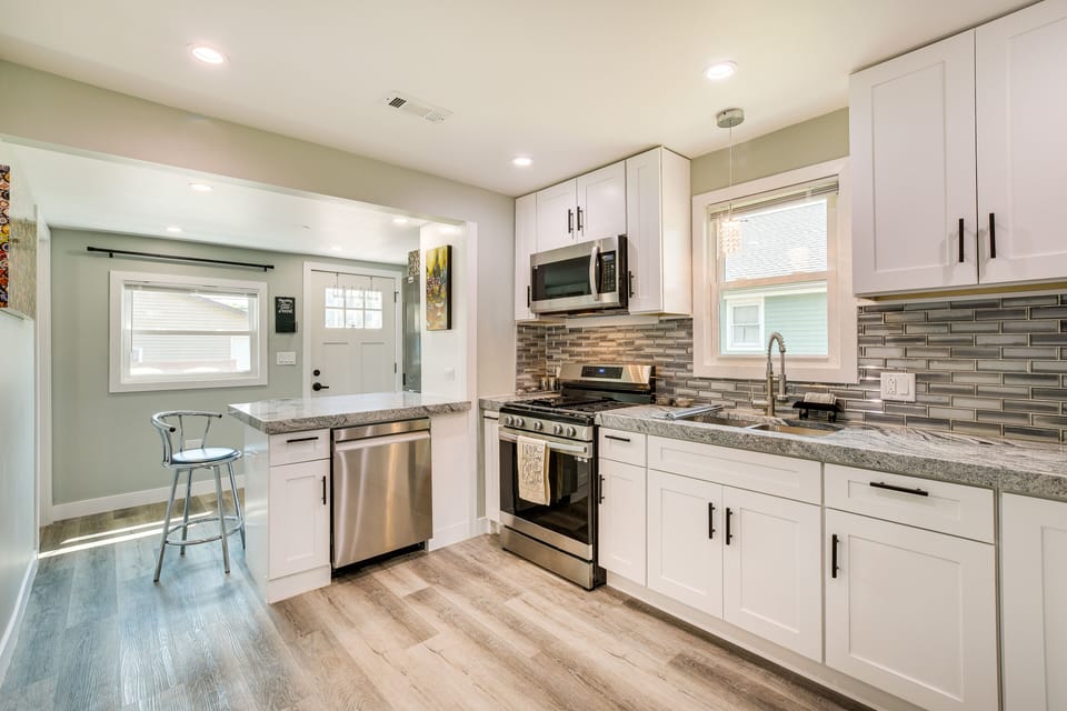 Kitchen | Cooking Basics | Microwave | Trash Bags/Paper Towels