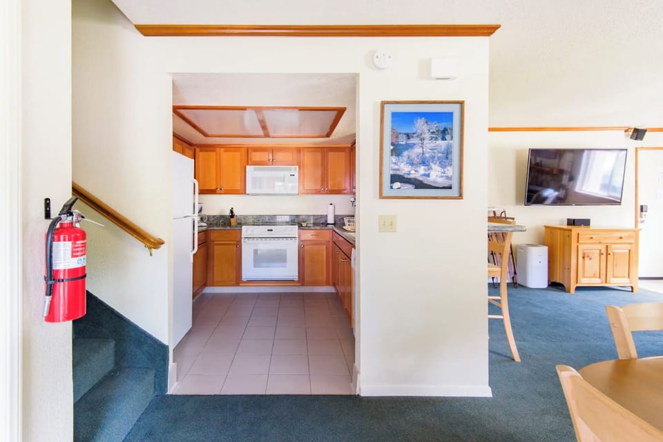 Full kitchen.