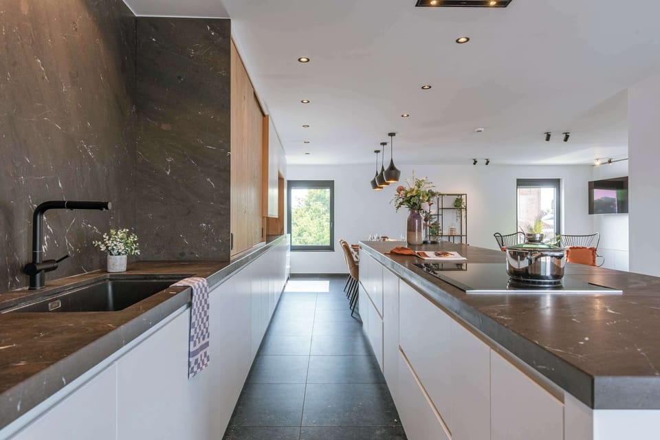 Spacious installed kitchen