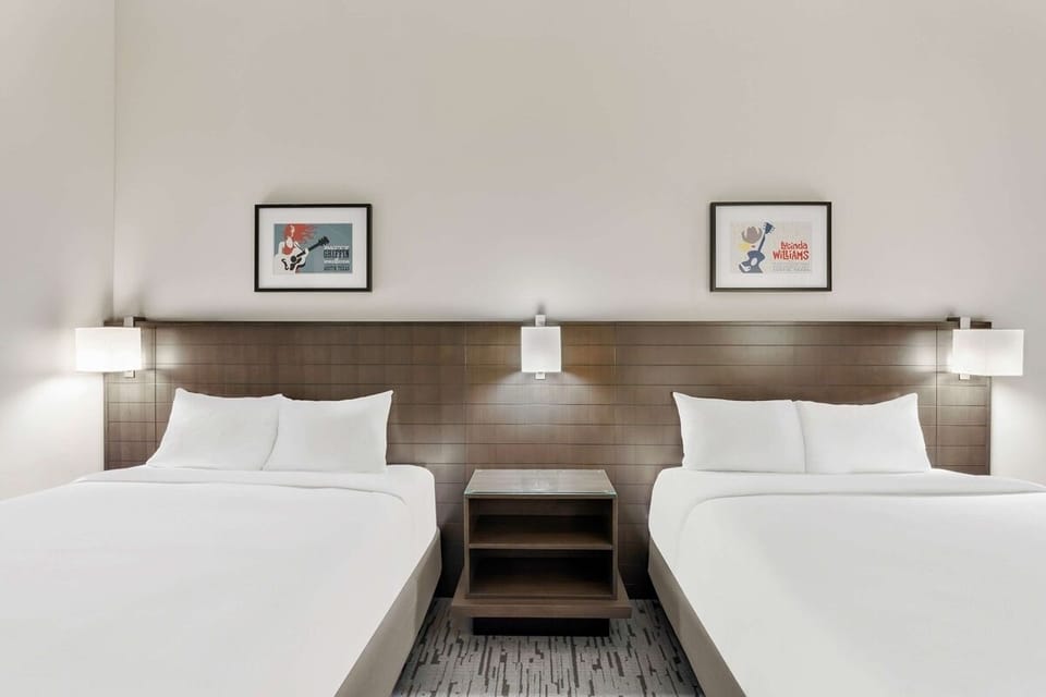 Unit with 2 Queen Beds