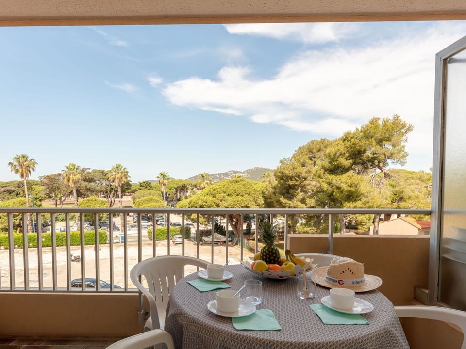 Water, Sky, Table, Furniture, Property, Chair, Azure, Outdoor Table, Outdoor Furniture, Tableware
