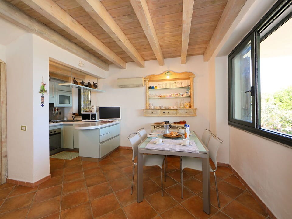 Furniture, Table, Window, Building, Wood, Hall, Interior Design, Chair, Flooring, Floor