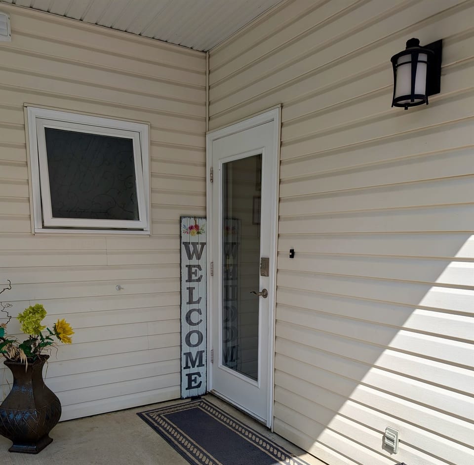 Private entrance door with keypad