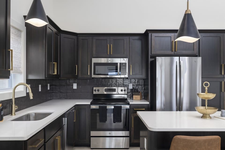 Fully stocked kitchen!